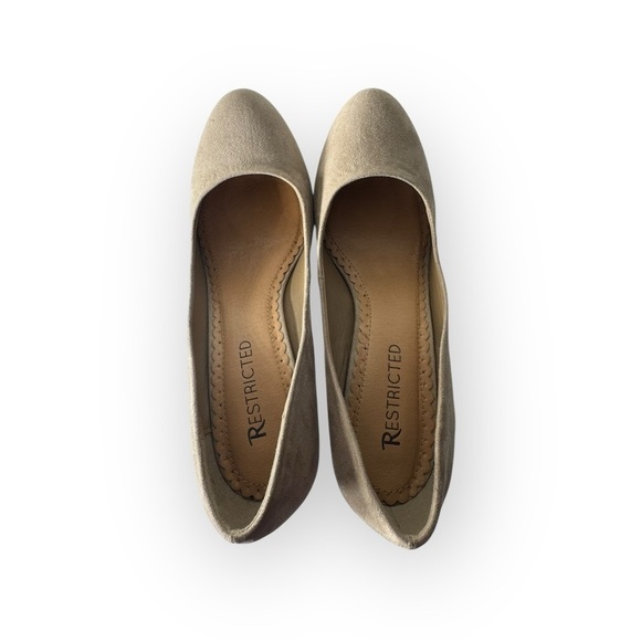 Restricted Embroidered Boho Suede Tan High 3.5 inch Block Heels Size 8.5 Floral - Picture 4 of 9